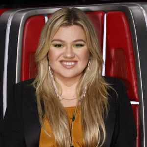 Kelly Clarkson at The Voice semi-final Top 8 live performances