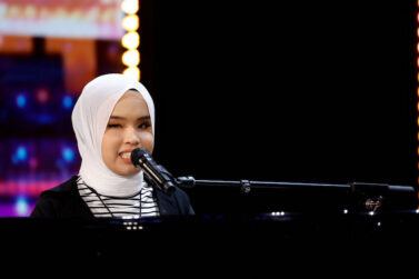 Meet Simon Cowell’s Golden Buzzer 17 Year Old Outstanding Blind Singer Ariana Nisma Putri