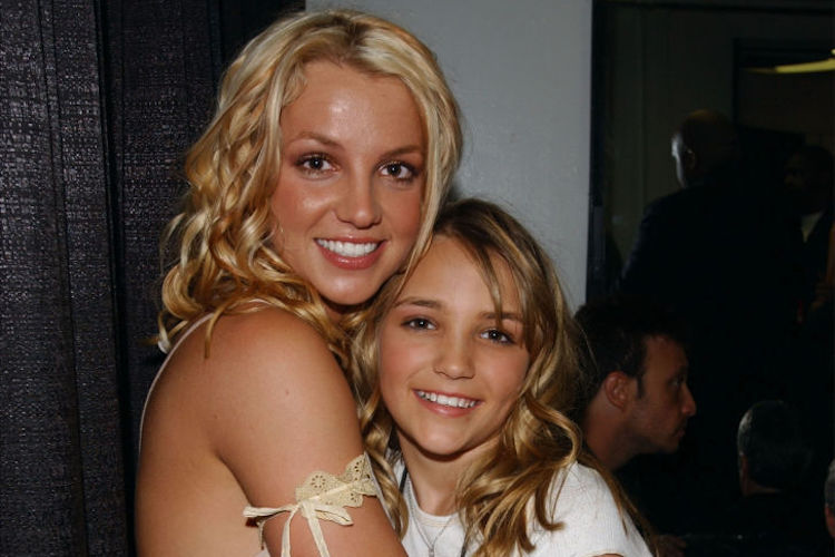 Britney Spears and Jamie Lynn Spears at the 16th Annual Kids Choice Awards