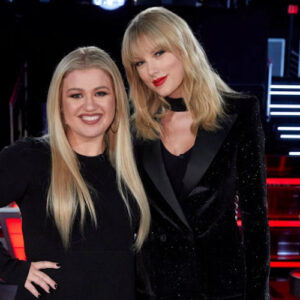 Kelly Clarkson and Taylor Swift for 'The Voice' Season 17