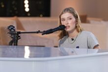 17-Year-Old Singer Impresses ‘American Idol’ Judges with Original Song