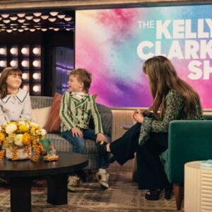 Kelly Clarkson and her children on 'The Kelly Clarkson Show'