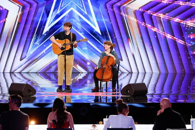 Singer Performs with His Mom in Moving ‘AGT’ Early Release Audition