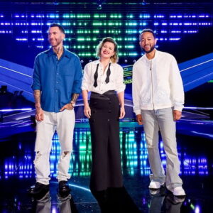 Adam Levine, Kelly Clarkson, and John Legend, on 'The Voice Battle of Champions'
